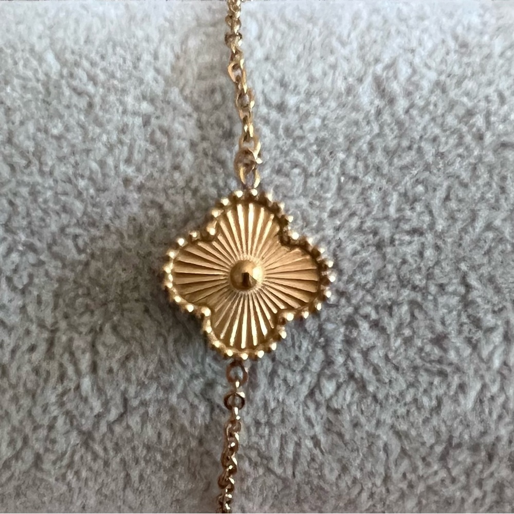 Elegant Gold Bracelet